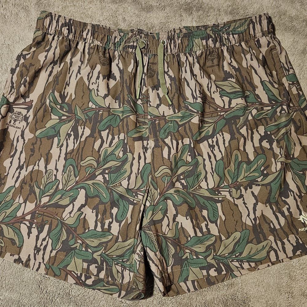 Nomad Men's Hobcaw Shorts - Mossy Oak Bottomland Greenleaf